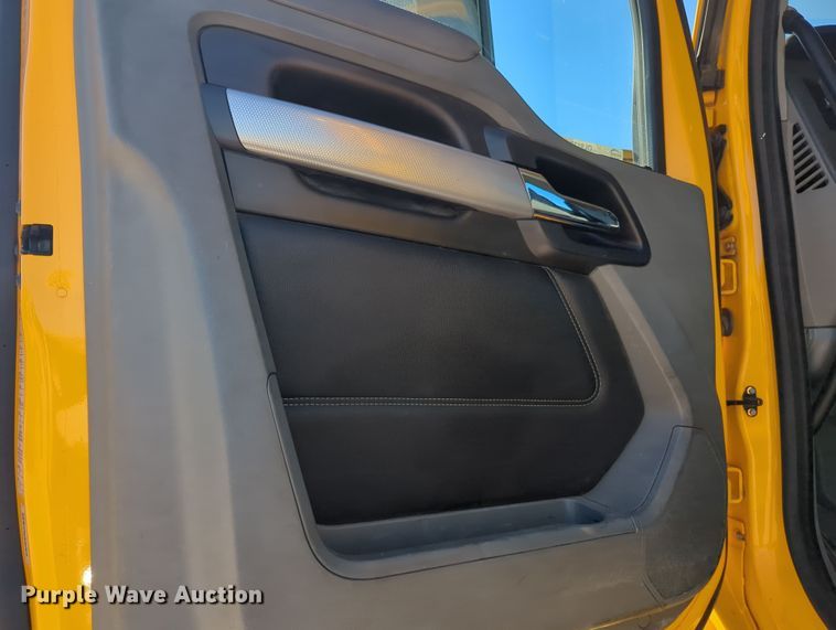 image for item OL9132 2020 Kenworth T680  semi truck