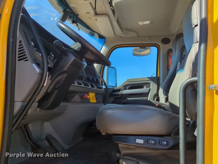 image for item OL9132 2020 Kenworth T680  semi truck