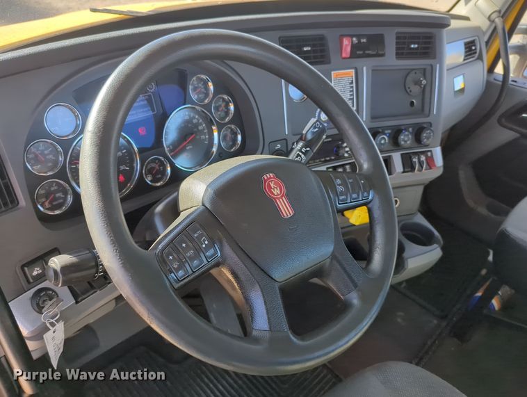 image for item OL9132 2020 Kenworth T680  semi truck