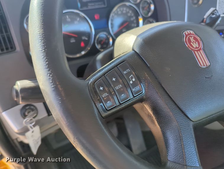 image for item OL9132 2020 Kenworth T680  semi truck