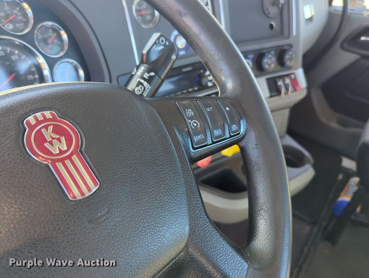 image for item OL9132 2020 Kenworth T680  semi truck