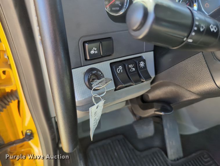 image for item OL9132 2020 Kenworth T680  semi truck