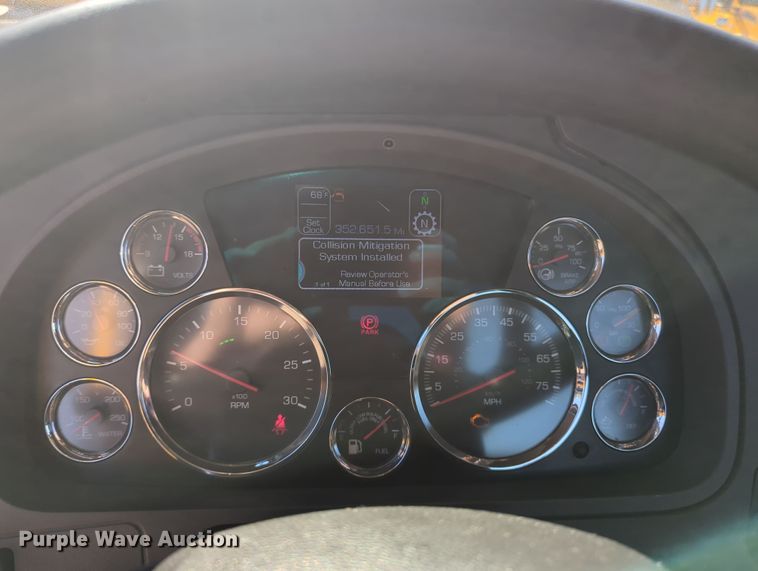 image for item OL9132 2020 Kenworth T680  semi truck