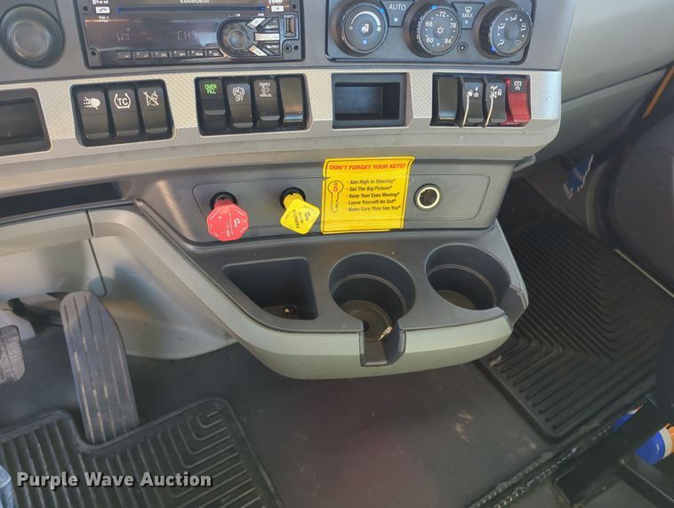 image for item OL9132 2020 Kenworth T680  semi truck