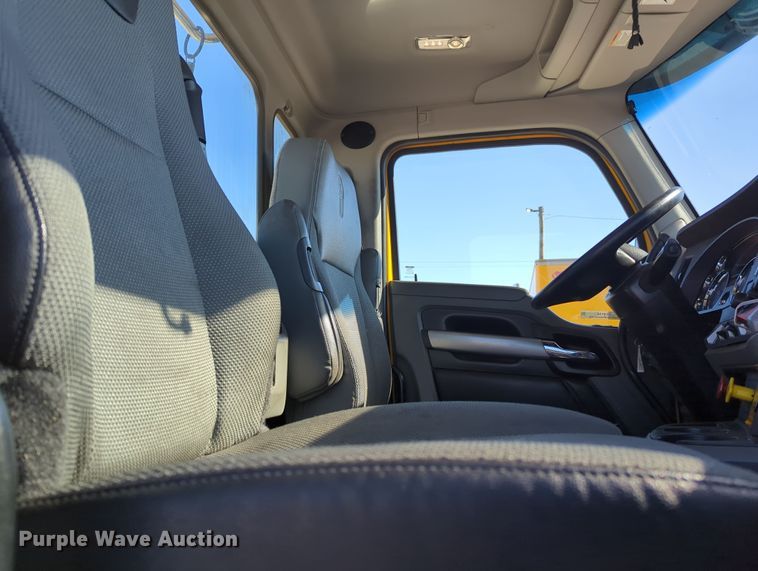 image for item OL9132 2020 Kenworth T680  semi truck