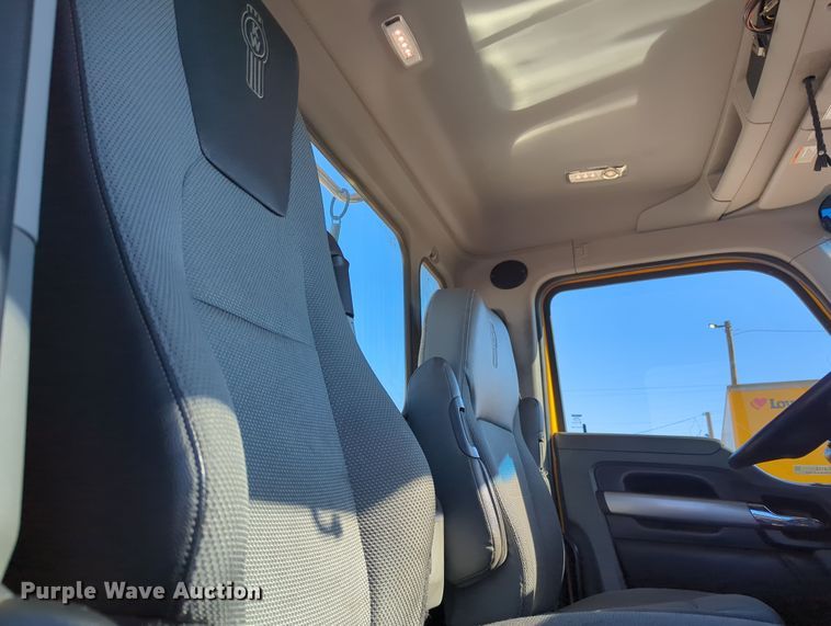 image for item OL9132 2020 Kenworth T680  semi truck