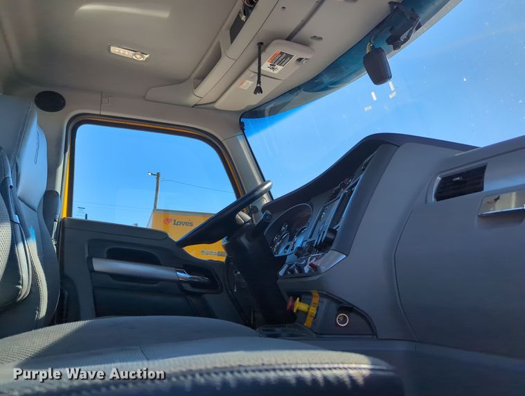 image for item OL9132 2020 Kenworth T680  semi truck