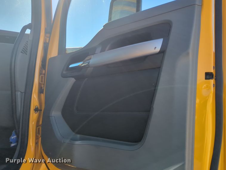 image for item OL9132 2020 Kenworth T680  semi truck