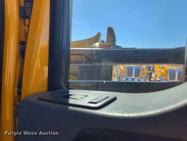 image for item OL9132 2020 Kenworth T680  semi truck