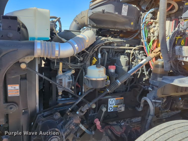 image for item OL9132 2020 Kenworth T680  semi truck