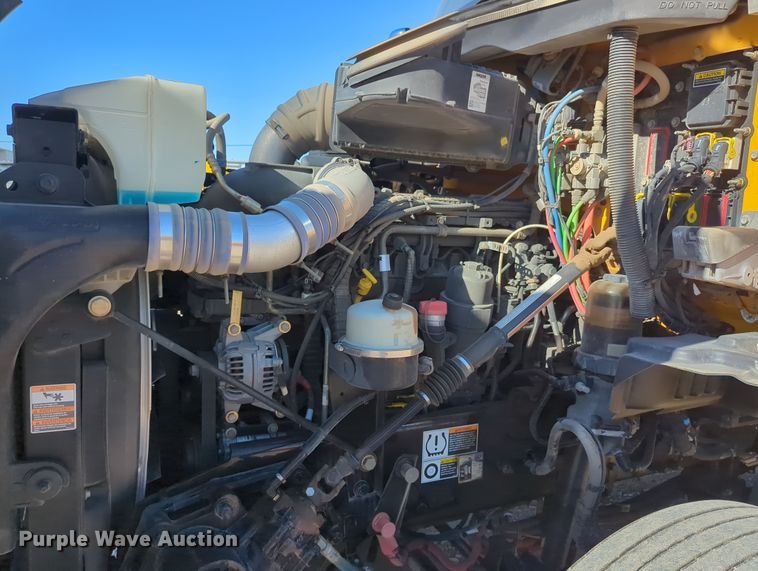 image for item OL9132 2020 Kenworth T680  semi truck