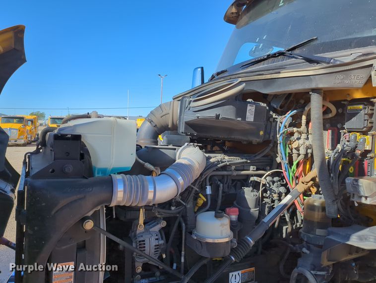 image for item OL9132 2020 Kenworth T680  semi truck