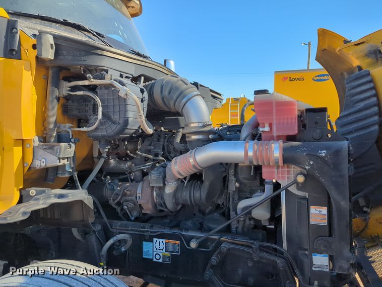 image for item OL9132 2020 Kenworth T680  semi truck