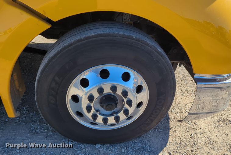 image for item OL9132 2020 Kenworth T680  semi truck