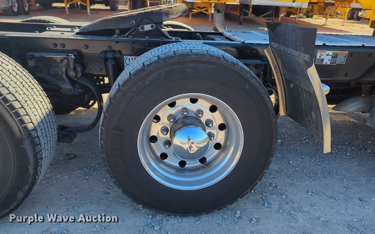 image for item OL9132 2020 Kenworth T680  semi truck