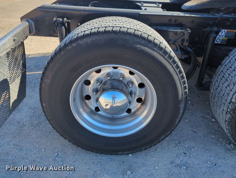 image for item OL9132 2020 Kenworth T680  semi truck