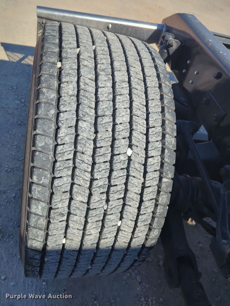 image for item OL9132 2020 Kenworth T680  semi truck