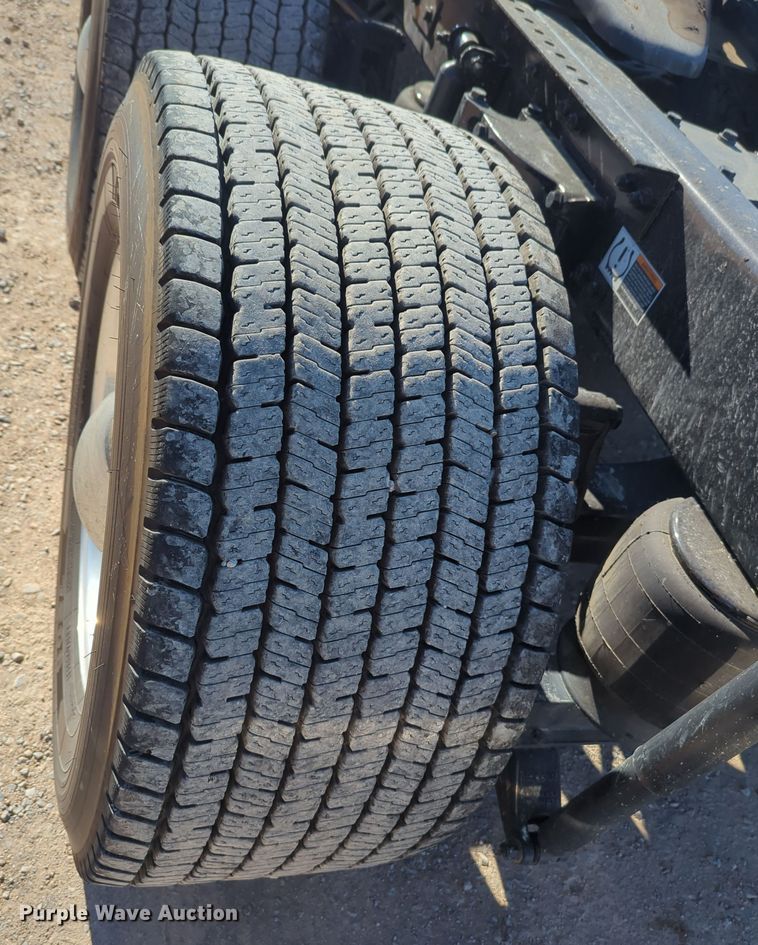 image for item OL9132 2020 Kenworth T680  semi truck