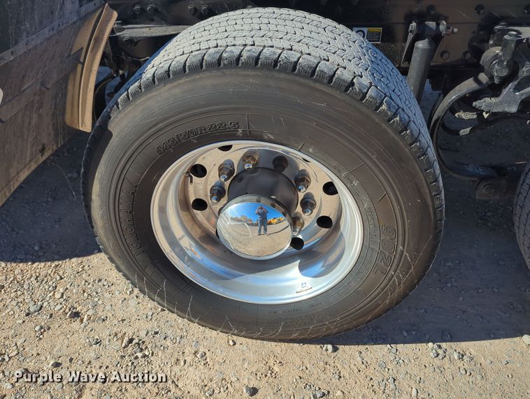 image for item OL9132 2020 Kenworth T680  semi truck