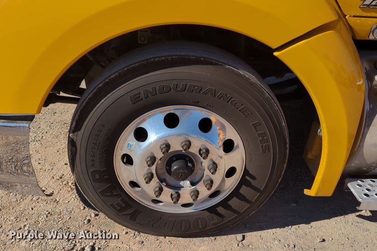 image for item OL9132 2020 Kenworth T680  semi truck