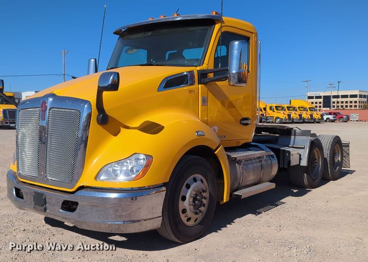 image for item OL9135 2020 Kenworth T680  semi truck
