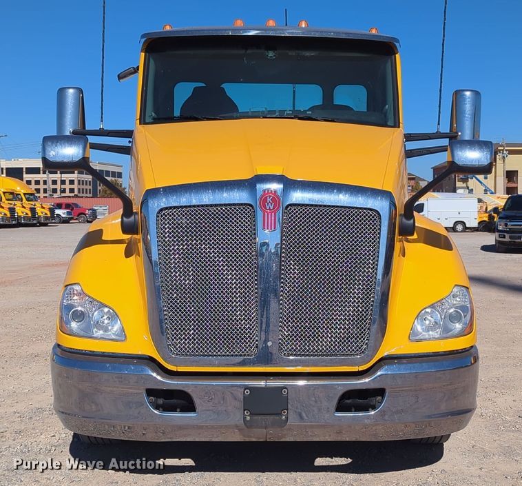 image for item OL9135 2020 Kenworth T680  semi truck