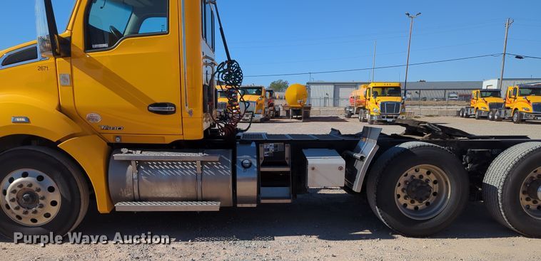 image for item OL9135 2020 Kenworth T680  semi truck