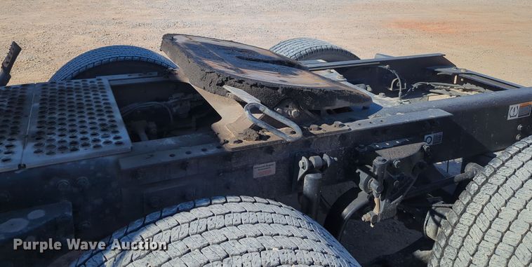 image for item OL9135 2020 Kenworth T680  semi truck