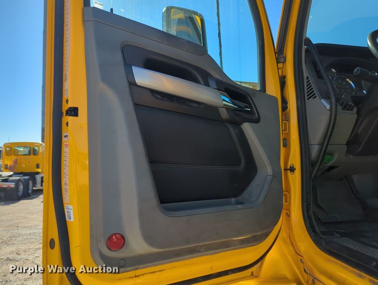 image for item OL9135 2020 Kenworth T680  semi truck