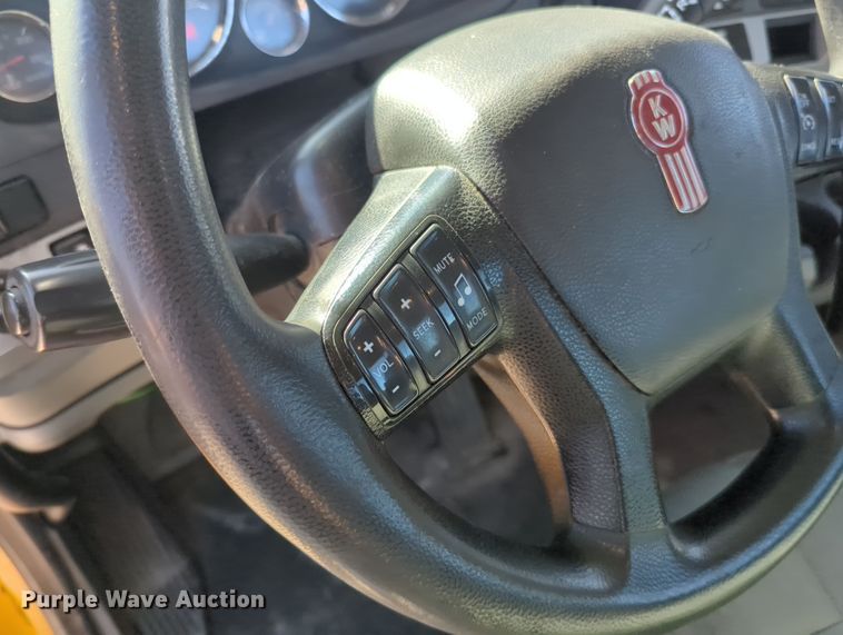 image for item OL9135 2020 Kenworth T680  semi truck