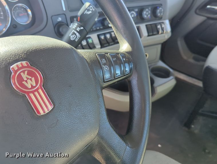 image for item OL9135 2020 Kenworth T680  semi truck