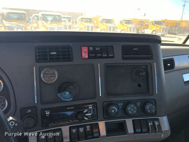image for item OL9135 2020 Kenworth T680  semi truck