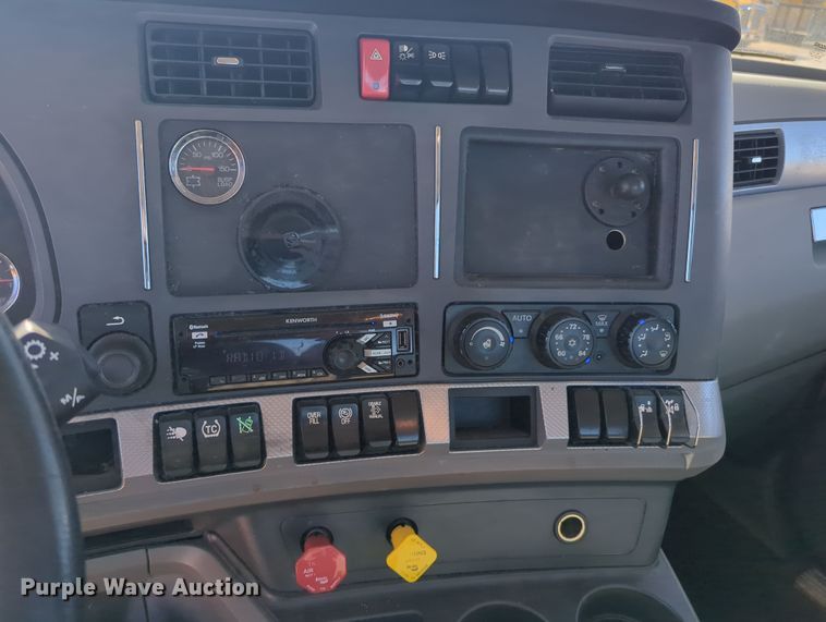 image for item OL9135 2020 Kenworth T680  semi truck