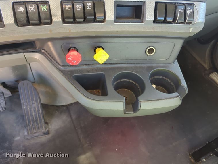 image for item OL9135 2020 Kenworth T680  semi truck