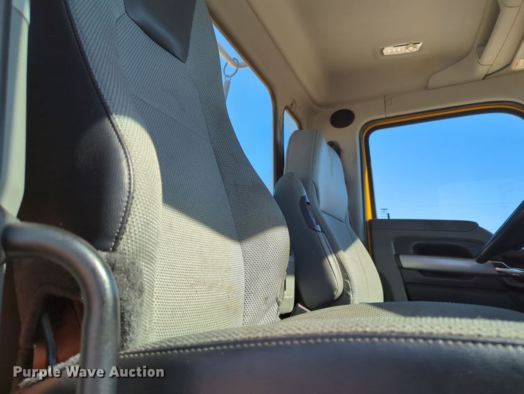 image for item OL9135 2020 Kenworth T680  semi truck