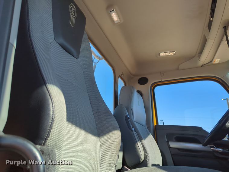 image for item OL9135 2020 Kenworth T680  semi truck