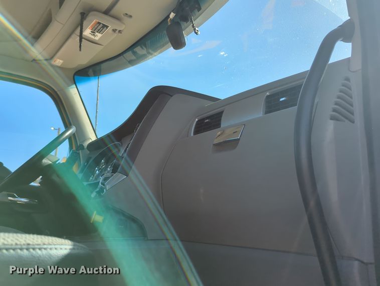 image for item OL9135 2020 Kenworth T680  semi truck