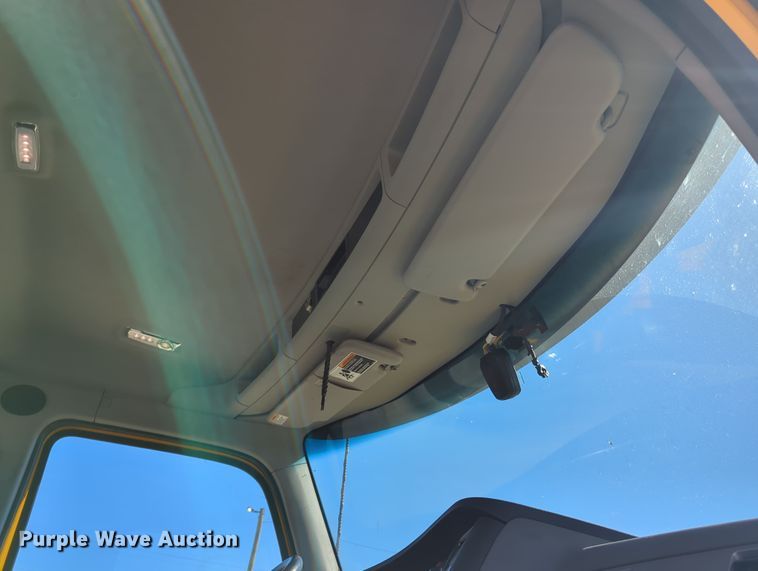 image for item OL9135 2020 Kenworth T680  semi truck