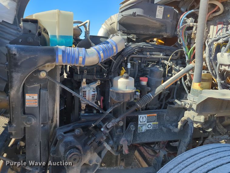 image for item OL9135 2020 Kenworth T680  semi truck