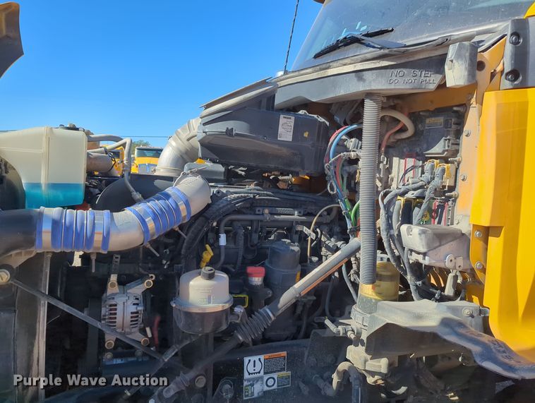 image for item OL9135 2020 Kenworth T680  semi truck