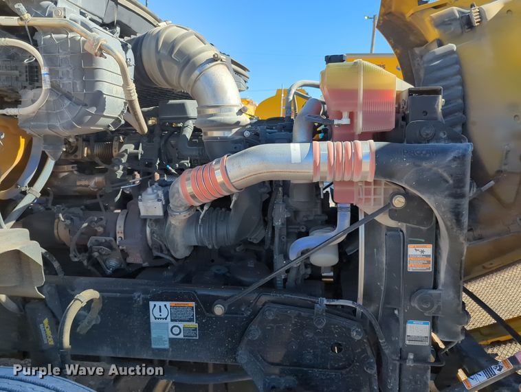 image for item OL9135 2020 Kenworth T680  semi truck