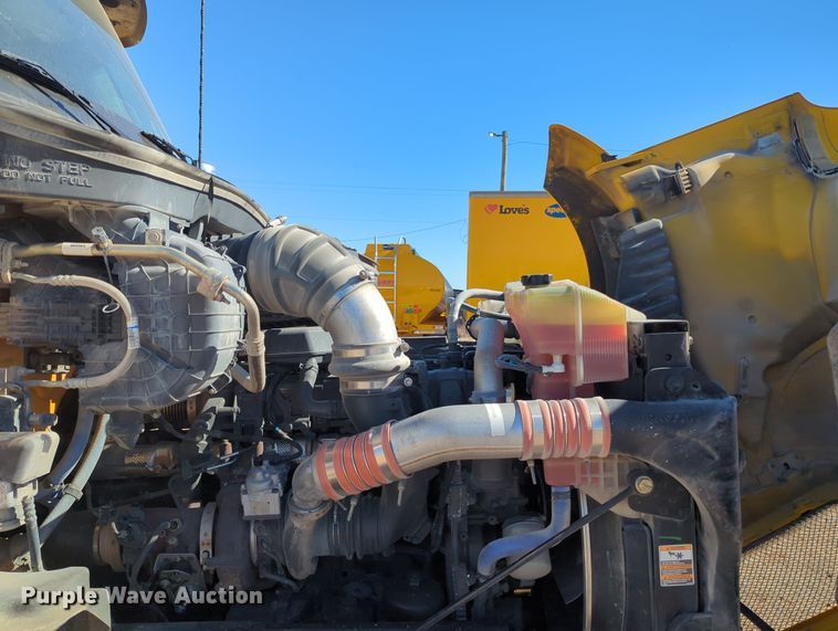 image for item OL9135 2020 Kenworth T680  semi truck