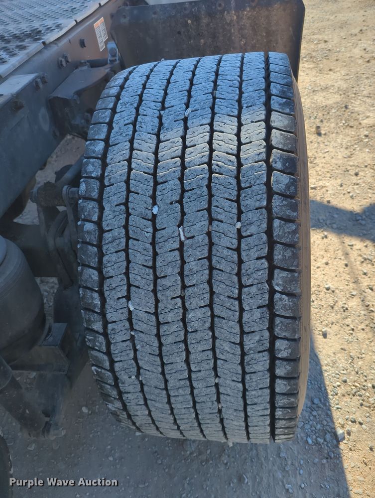 image for item OL9135 2020 Kenworth T680  semi truck