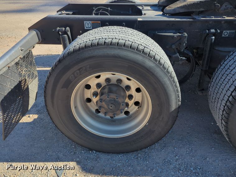 image for item OL9135 2020 Kenworth T680  semi truck