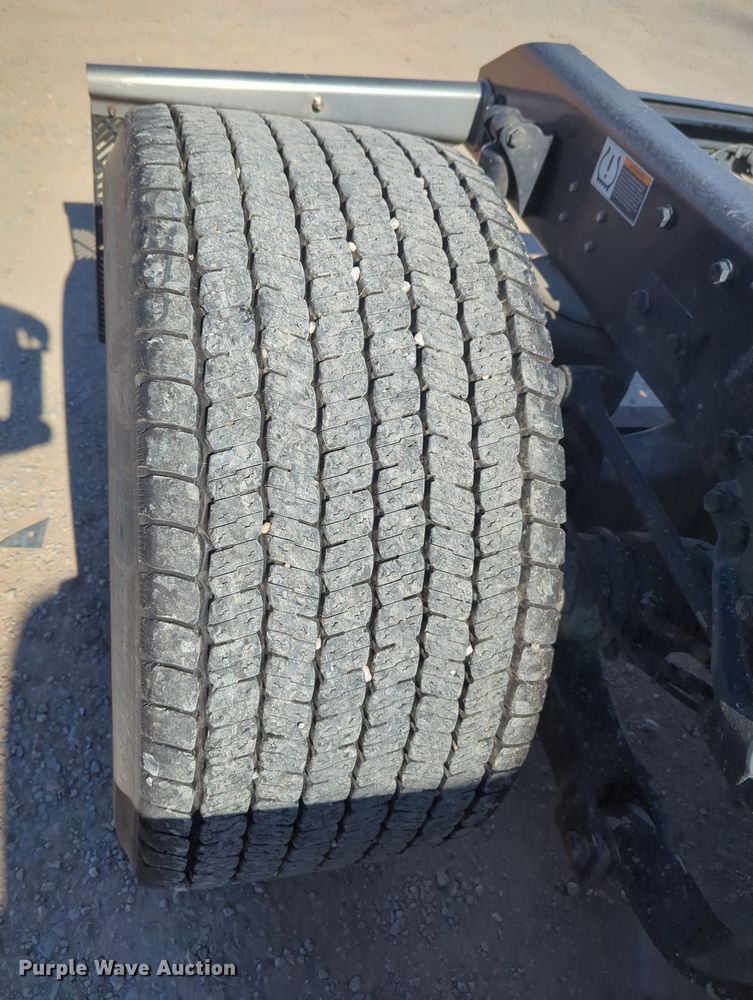 image for item OL9135 2020 Kenworth T680  semi truck