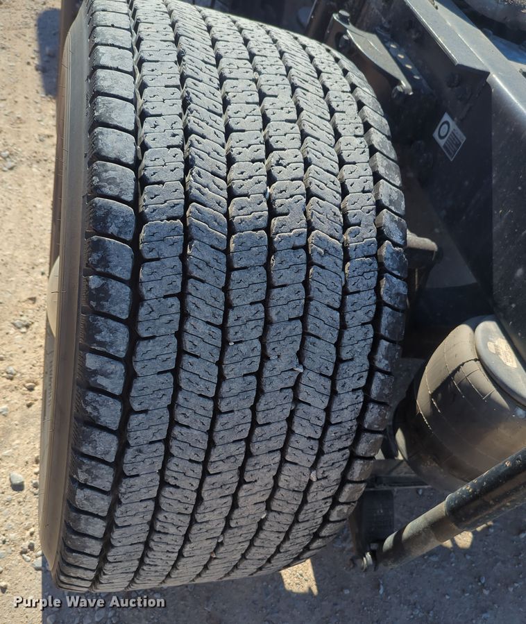 image for item OL9135 2020 Kenworth T680  semi truck