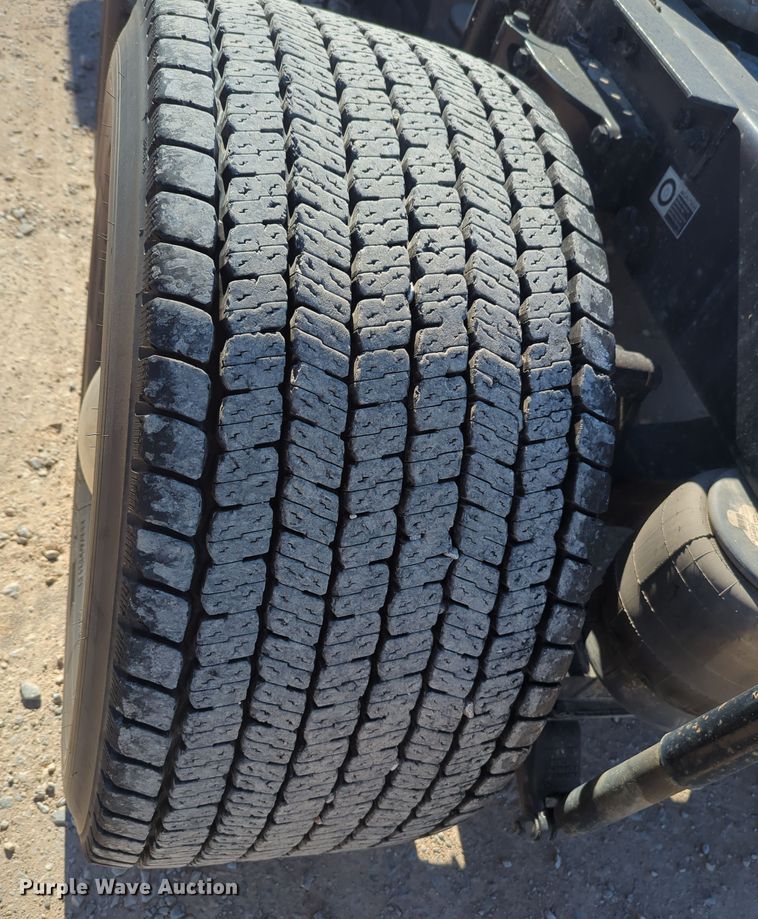 image for item OL9135 2020 Kenworth T680  semi truck