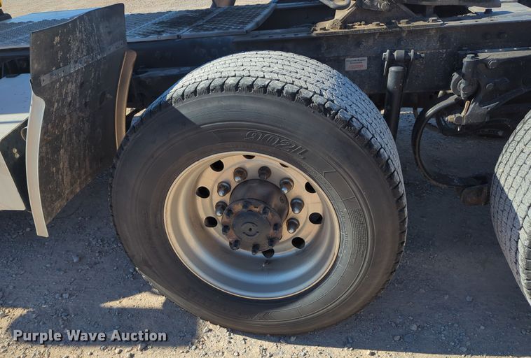 image for item OL9135 2020 Kenworth T680  semi truck