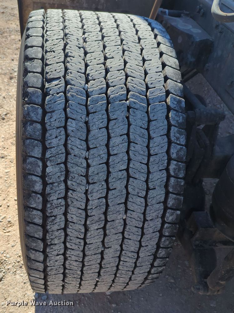 image for item OL9135 2020 Kenworth T680  semi truck