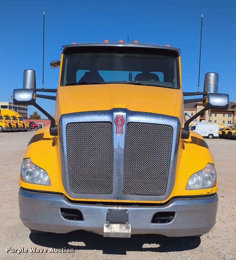 image for item OL9136 2019 Kenworth T680  semi truck